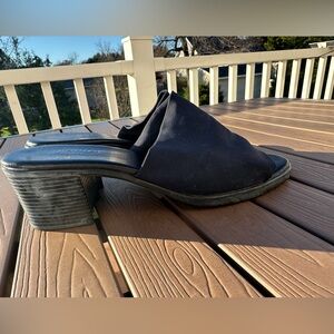 Munro American "Beth" Comfort Sandals Sz 12 Block heel shock absorbing heel Navy